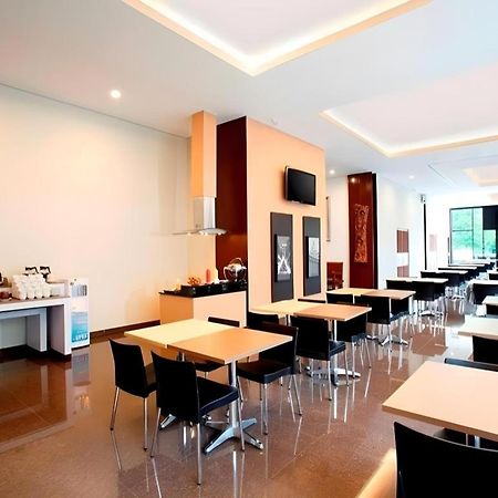 Amaris Hotel Pasar Baru Jakarta Exterior foto